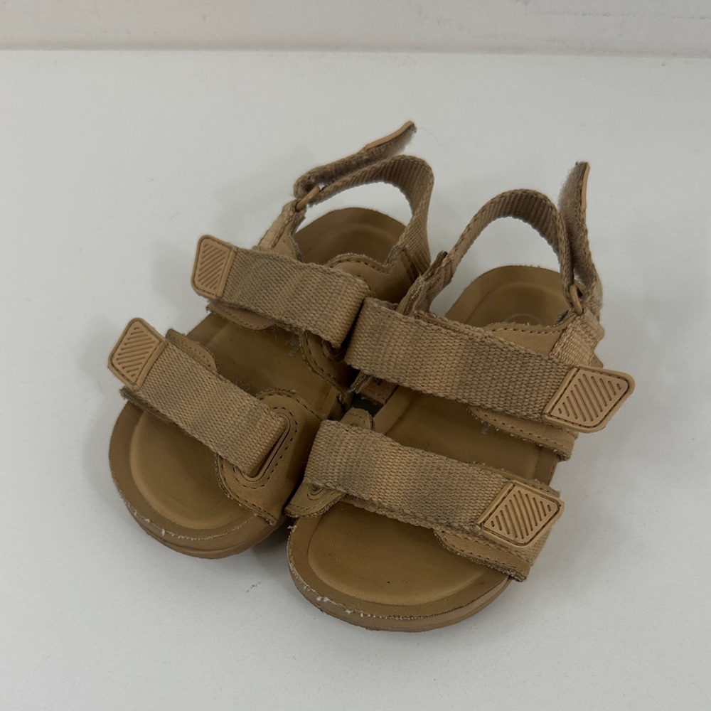 Cat&Jack Children’s/Toddlers size 5 Tan Sandals